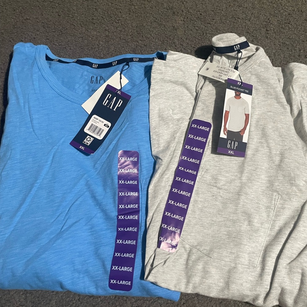 BNWT Men’s Gap slub pocket tee bundle